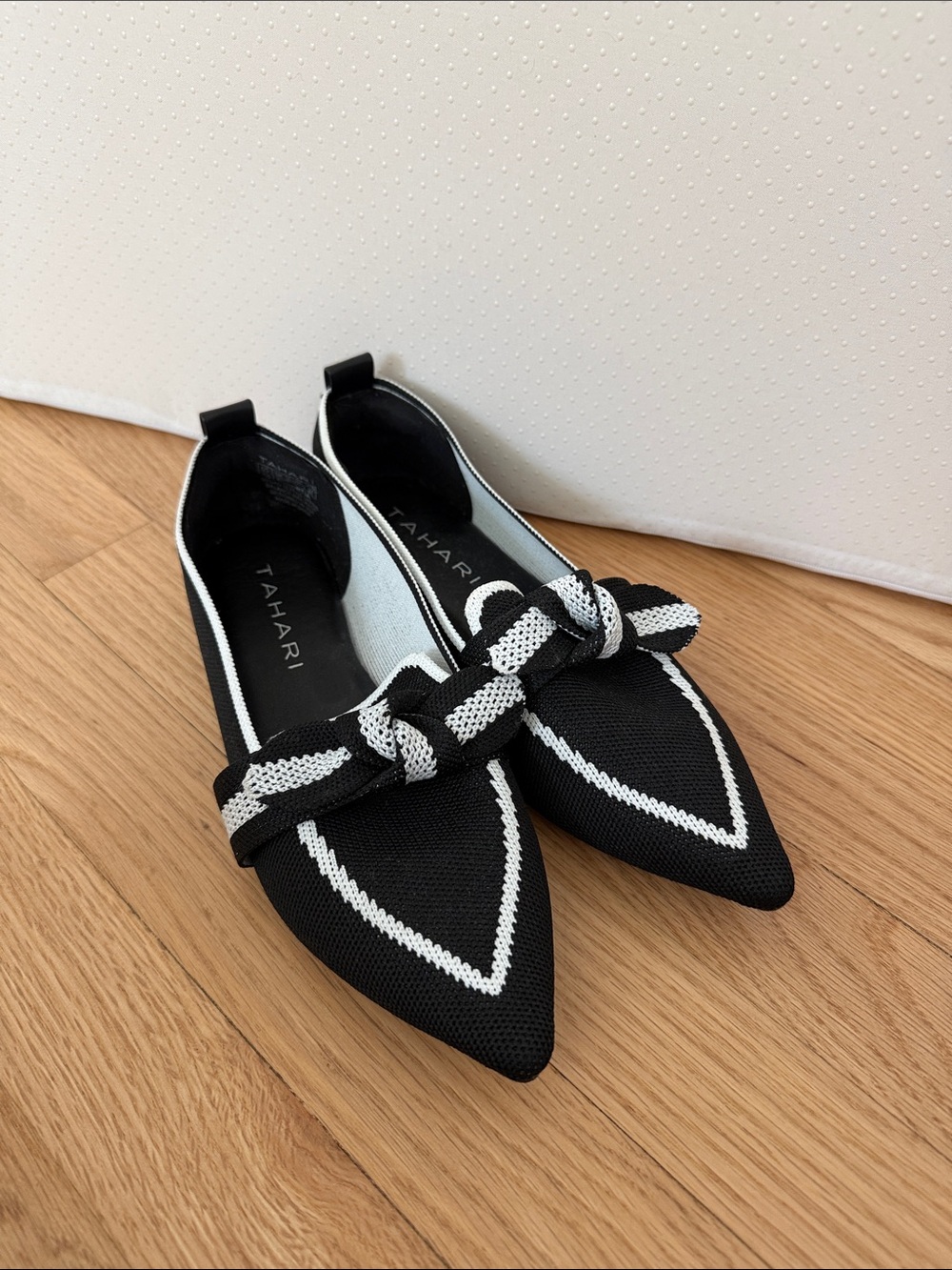 NWOT Tahari Florentia Pointed Toe Knit Loafer